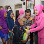 Polresta Cirebon Salurkan Bantuan Air Bersih, Sembako, Nutrisi untuk Balita, dan Pengobatan Gratis di Desa Slangit