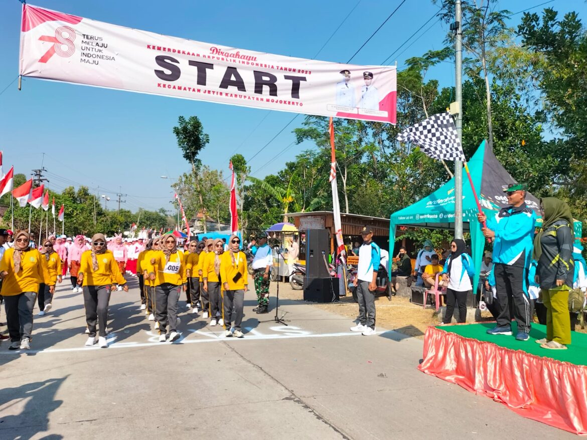 HUT Ke-78 Kemerdekaan RI Koramil Jetis Bersama Forkopimcam Gelar Gerak Jalan Tradisional