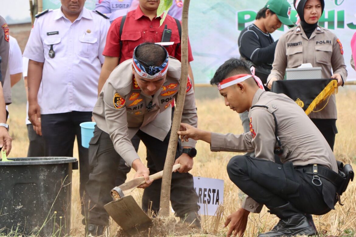 Polresta Cirebon Laksanakan Penanaman Ribuan Bibit Pohon Serentak