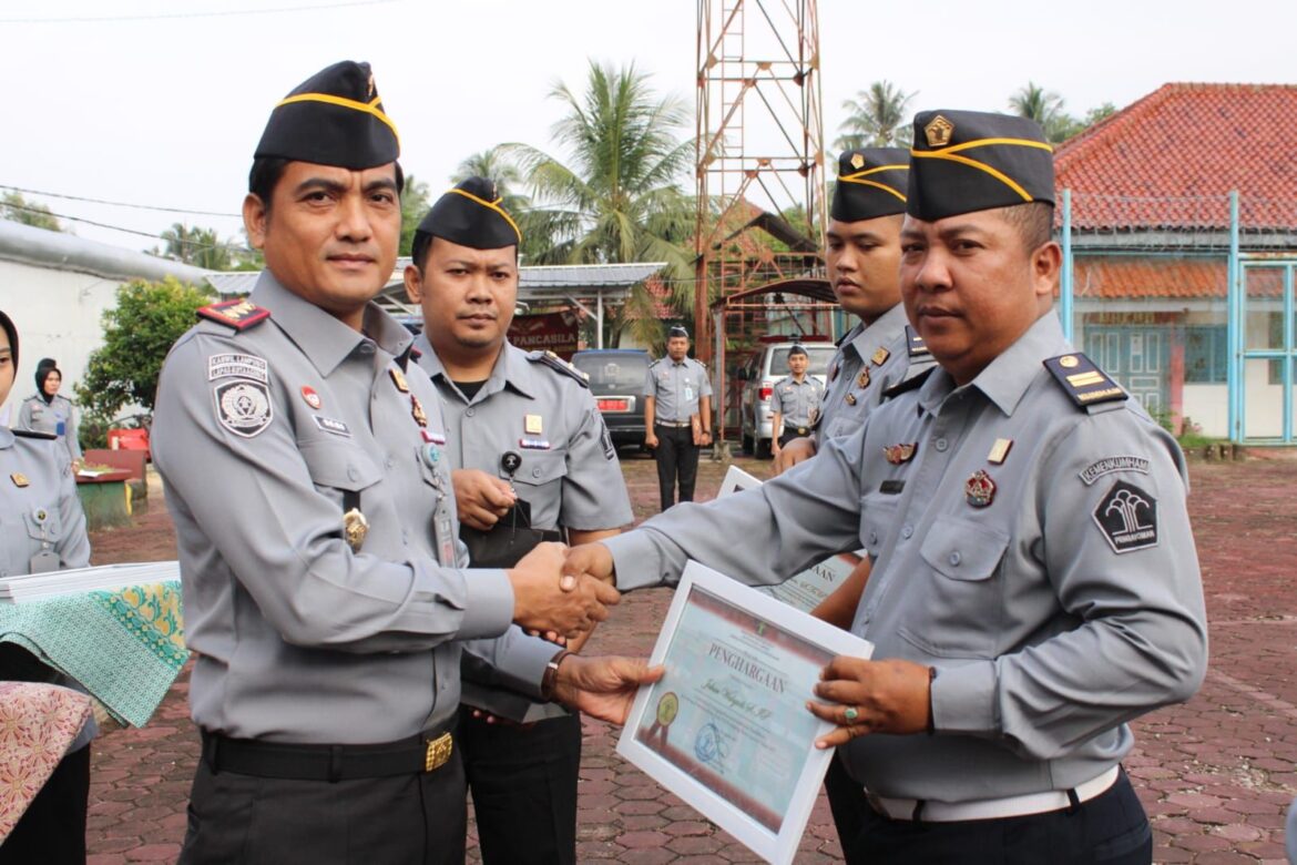 Gagalkan Penyelundupan Handphone, Lima Petugas Lapas Kotaagung Dapatkan Penghargaan