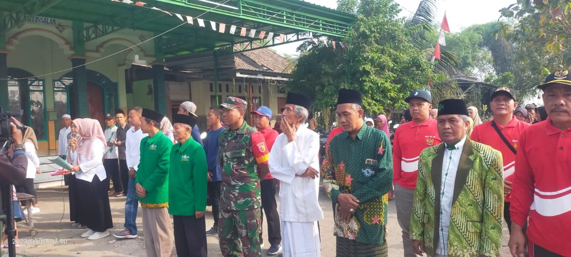 Babinsa Kejagan Koramil Trowulan Berangkatkan Pawai Ta’aruf Santri Ke-13 TPQ Bustanul Huda