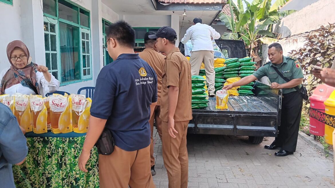 Babinsa Magersari Pendampingan Operasi Pasar Murah