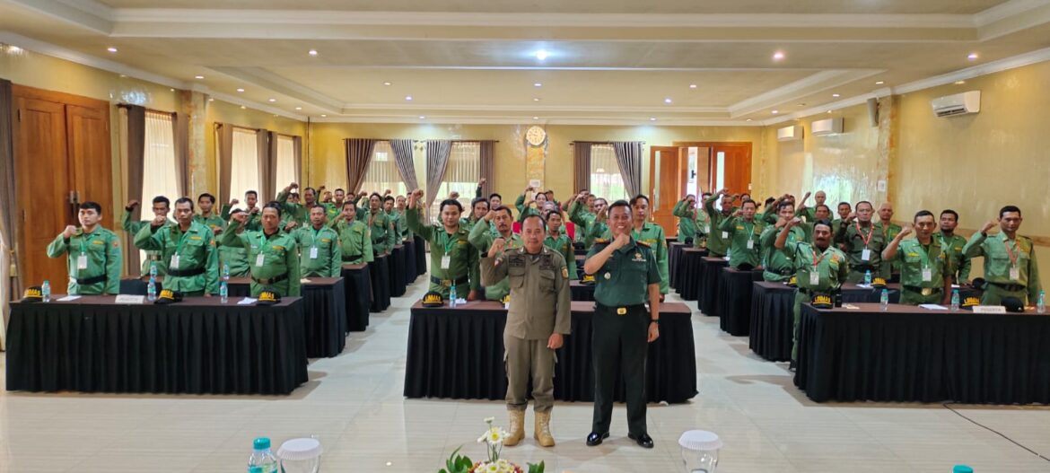 Tingkatkan Kapasitas Satlinmas, Danramil 0815/17 Trawas Bekali Materi Bela Negara