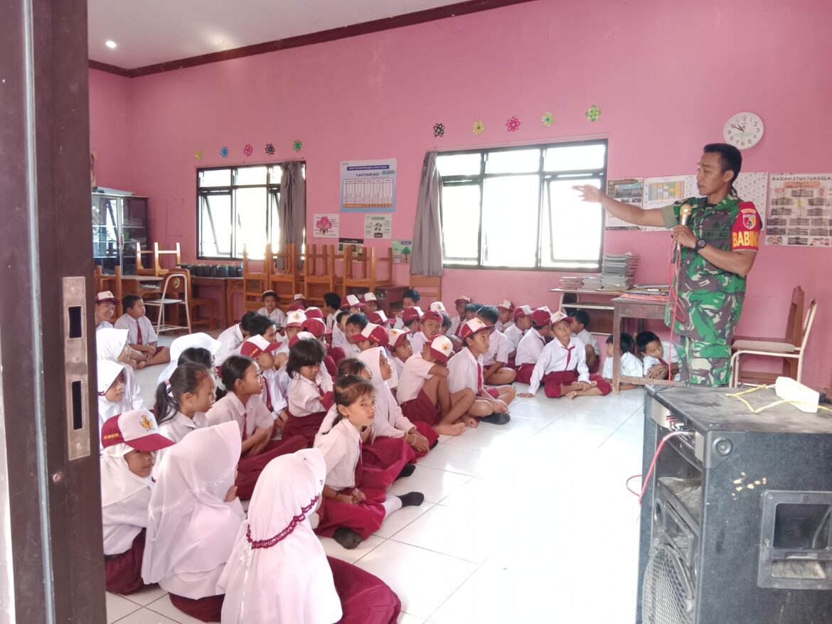 Babinsa Koramil 0815/16 Pacet Sosialisasikan Anti Bullying