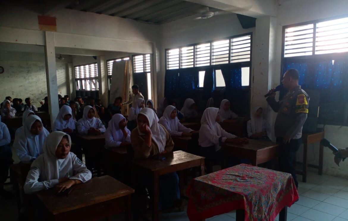 Cegah kenakalan remaja, Bhabinkamtibmas Jadimulya Polsek Gunung Jati binluh pelajar SMK Patriot