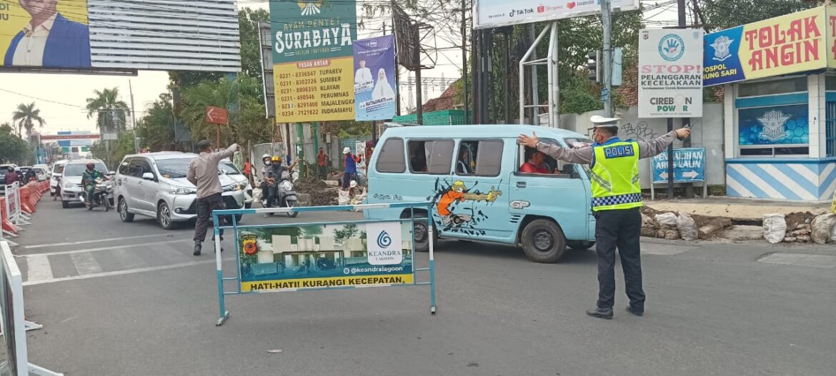 Polsek Utbar Berlakukan Rekayasa Lalulintas Urai Kemacetan Jl. Tuparev