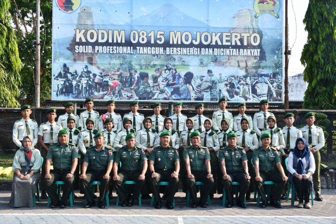 Kunjungi Kodim 0815/Mojokerto, Siswa SMA Negeri 5 Taruna Brawijaya Dikenalkan Tugas Pokok TNI