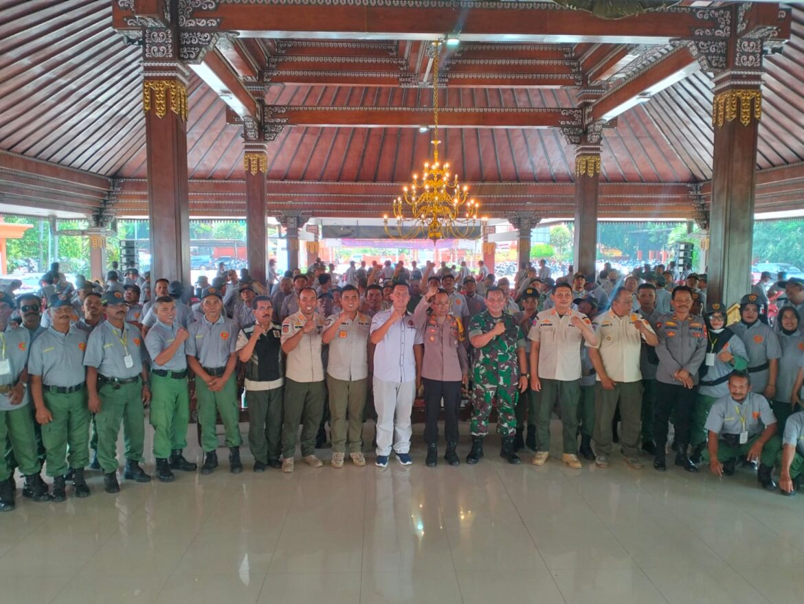 Tegaskan Komitmen Dalam Pengamanan Pemilu 2024, Kodim 0815/Mojokerto Berikan Pembekalan Satlinmas