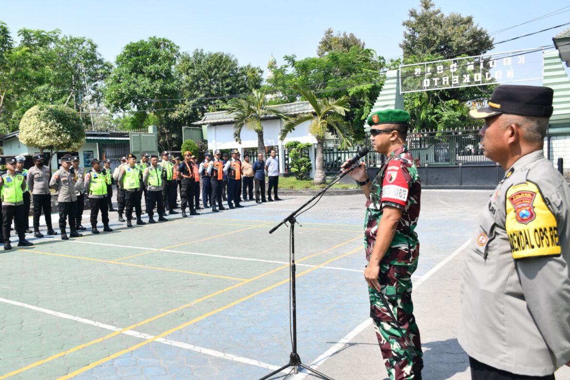 Dandim 0815/Mojokerto Pimpin Apel Pengamanan VVIP Perlintasan Kereta Api