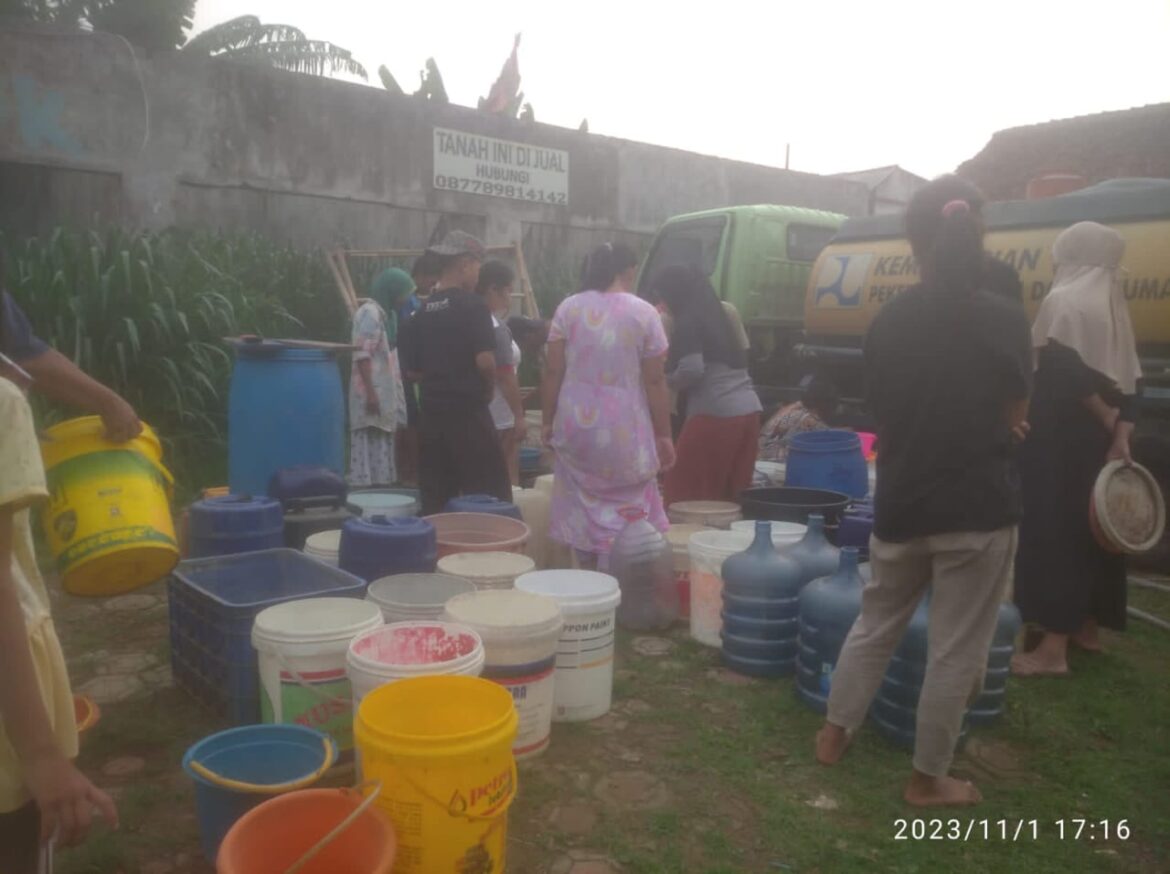 YAYASAN JORELAT BEKERJA SAMA DENGAN PERUMDAM TJM SALURKAN BANTUAN AIR BERSIH