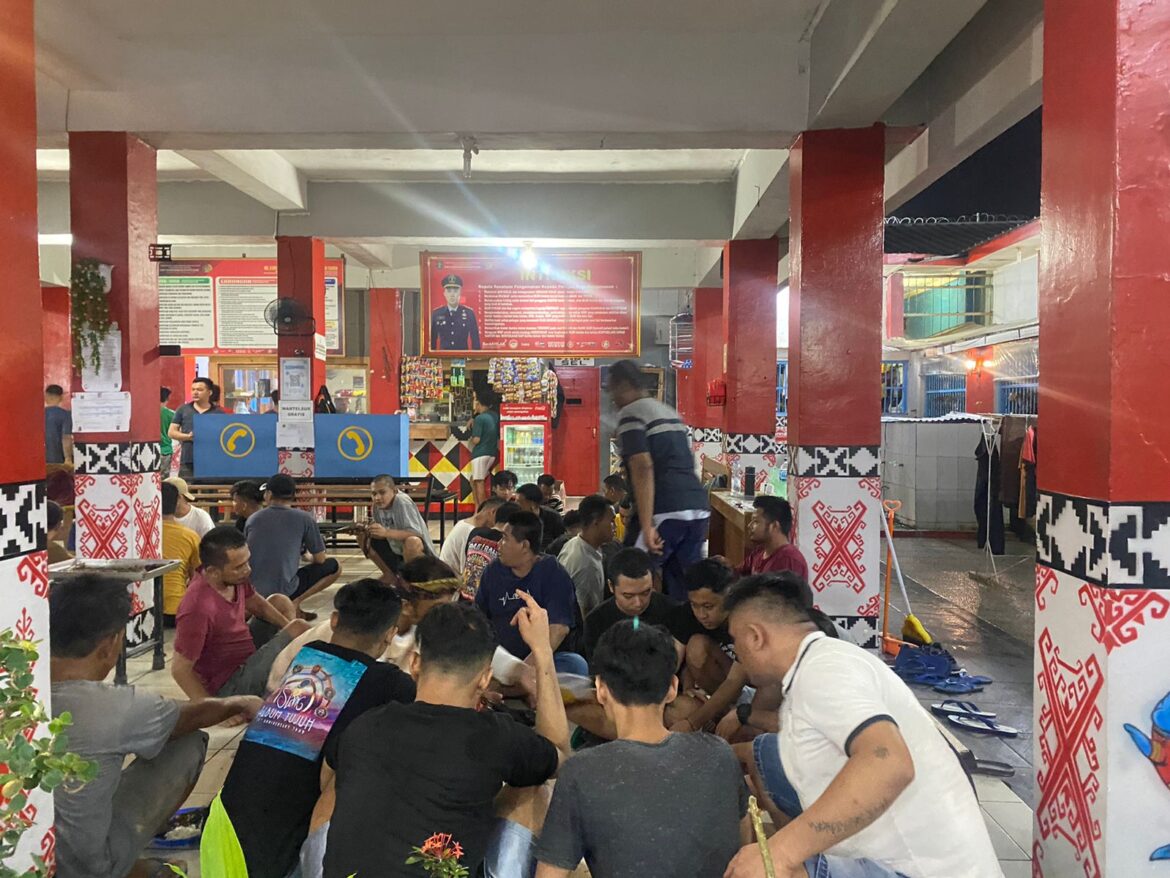 Mempererat Salam pemasyarakatan dan Silaturahmi dengan WBP Rutan Kota Aguang Adakan Makan Bersama