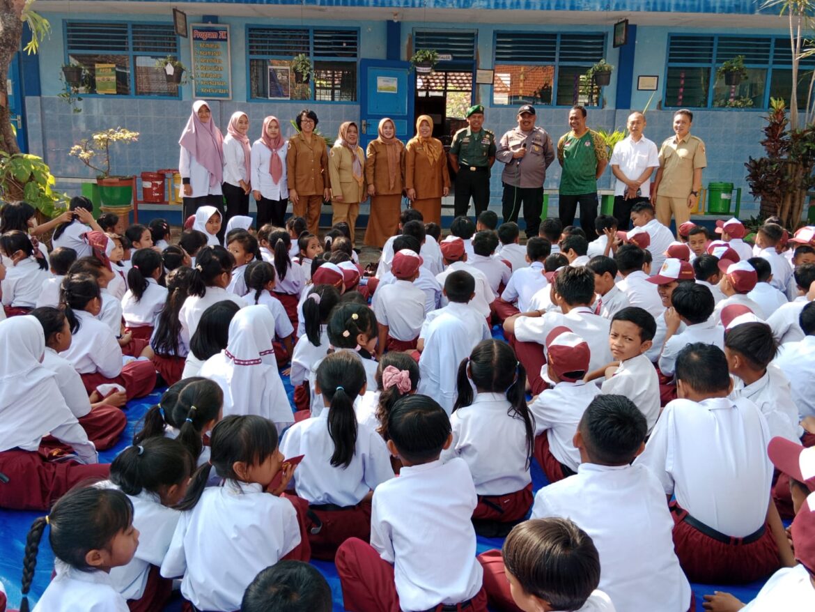 Tekan Perilaku Bullying, Koramil 0815/16 Pacet Masifkan Sosialisasi Di Sekolah