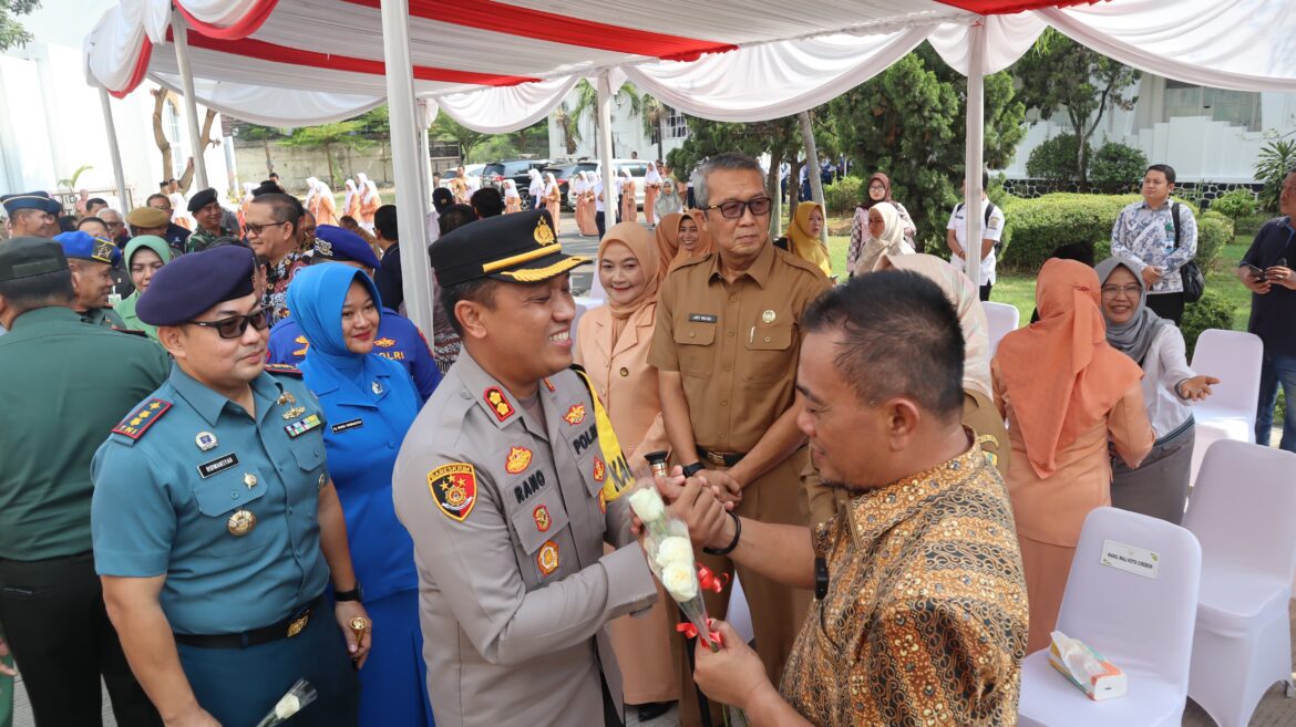 Kapolres Cirebon Kota Hadiri Apel Gabungan Sertijab Wali Kota Cirebon