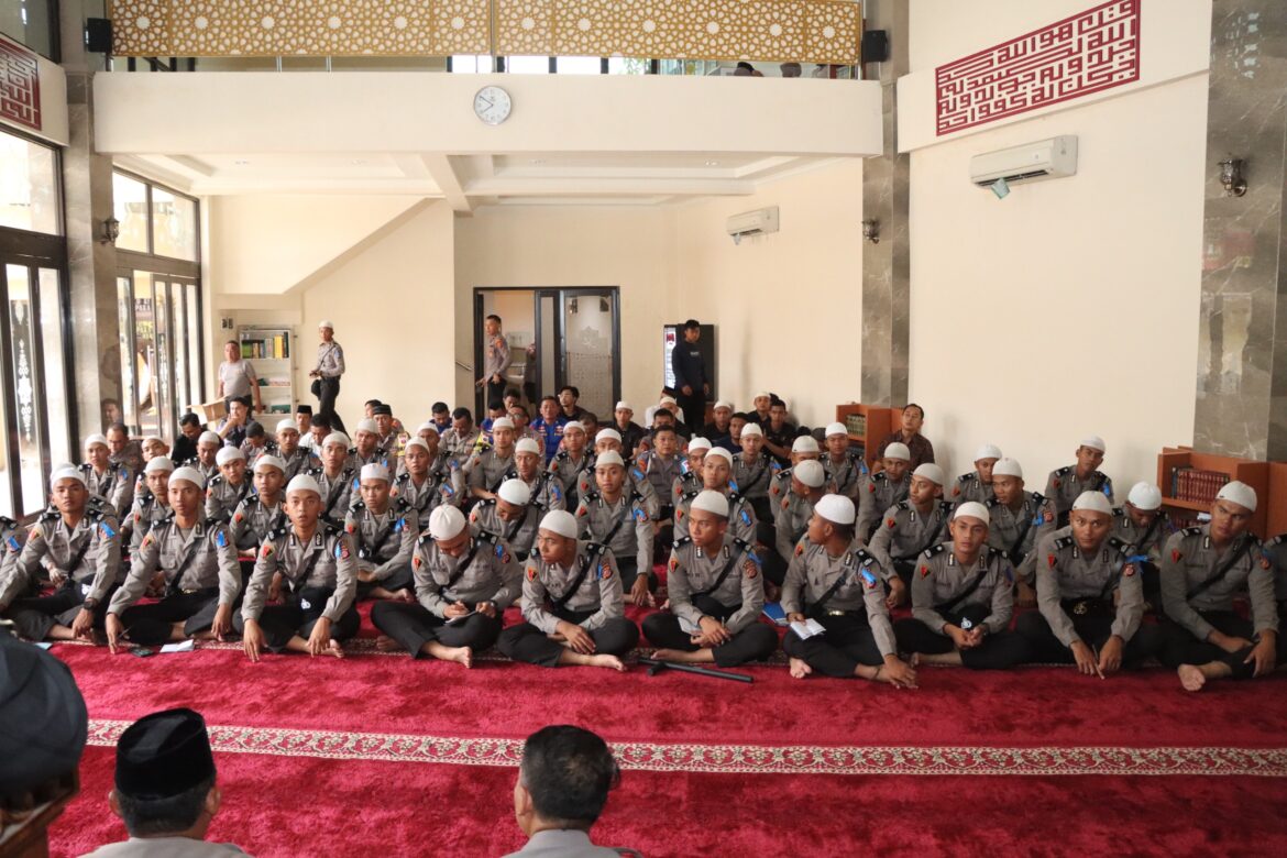 Polres Cirebon Kota Gelar Binrohtal Rutin di Masjid Adz-Dzikra