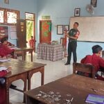 Babinsa Koramil 0815/14 Dlanggu Masuk Sekolah Beri Edukasi Pengenalan Pancasila
