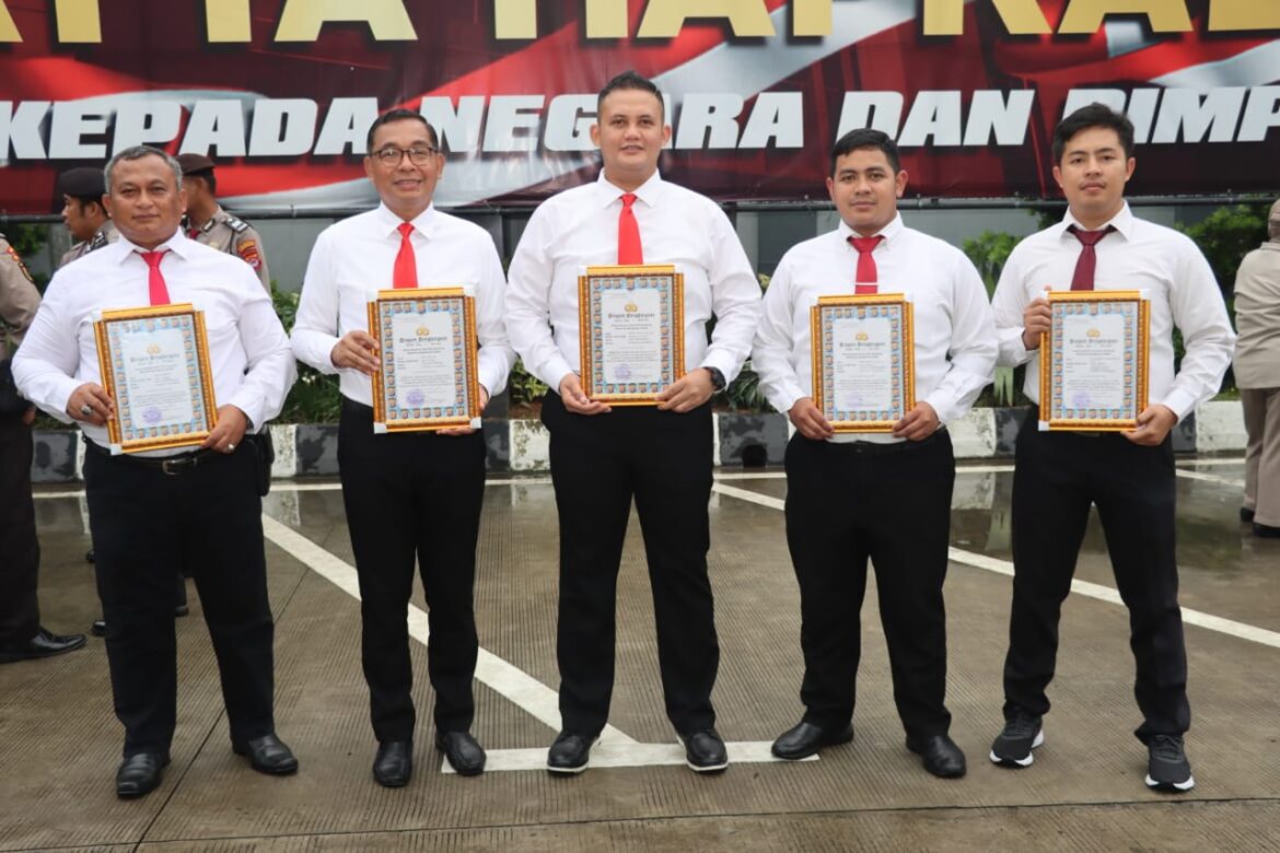 Perumus Kampung Bebas dari Narkoba dan Kades Kresek Dianugerahi Penghargaan dari Kapolresta Tangerang