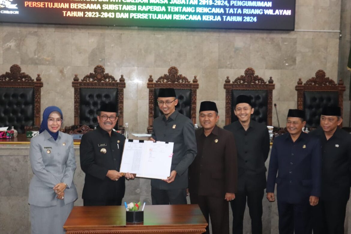 DPRD Gelar Paripurna Pemberhentian Bupati dan Wakil Bupati Cirebon