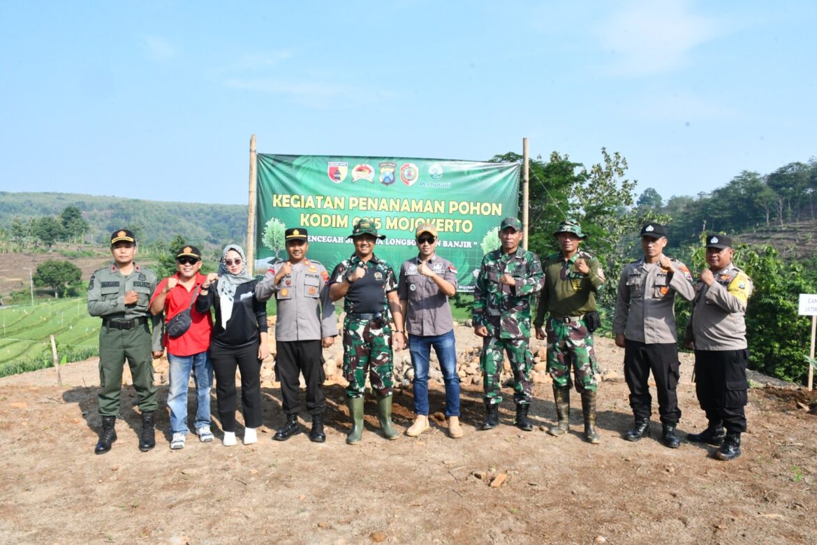 Jaga Kelestarian Alam, Kodim 0815/Mojokerto Tanam 1300 Pohon