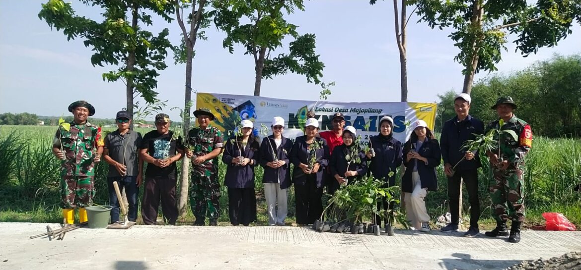 Lestarikan Alam, Koramil 0815/06 Kemlagi Bareng Masyarakat Dusun Kanigoro & Mahasiswa Unimas Tanam Pohon