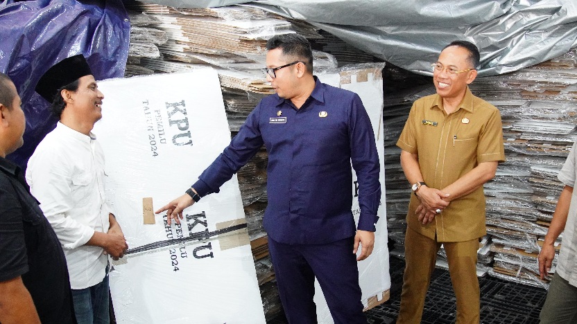 Sukseskan Pemilu 2024, Mas Pj Wali Kota Cek Gudang Logistik KPU