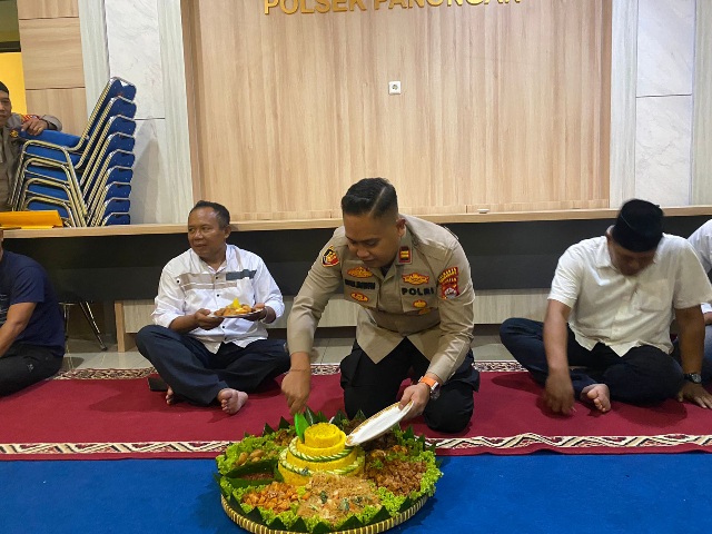 Kapolsek Panongan Gelar Syukuran Kenaikan Pangkat Anggotanya, Sekaligus Santunan Anak Yatim