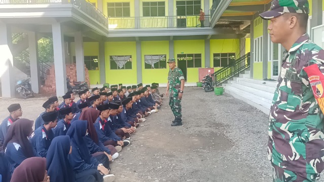 Terus Berperan Aktif, Koramil 0815/15 Jatirejo Edukasi Kedisiplinan Siswa MA Bidayatul Hidayah