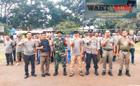 Pembentukan Dan Pelatihan SATLINMAS Desa Karang Tengah Kec. Cibadak Kabupaten Sukabumi