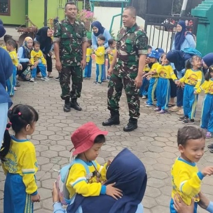 Kunjungi Markas Koramil 0815/05 Gedeg, Anak Didik KB Tunas Dharma Riang Gembira