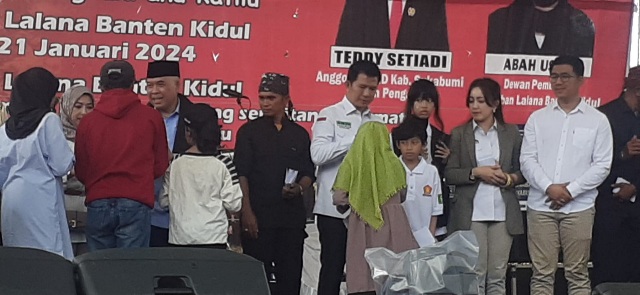 Teddy Setiadi Anggota DPRD Kabupaten Sukabumi dari Fraksi partai Gerindra bersama Anggota DPR RI. nya Heri Gunawan dan calon Anggota DPRD Provinsi IKRAR SAIYUDIN Hadiri HUT Ke-3 PLBK yang Mendeklarasi kan diri dukung penuh ketiga Calon legislatif ini