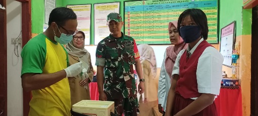 Koramil 0815/16 Pacet Kerahkan Babinsa Dampingi Nakes Sub PIN Polio