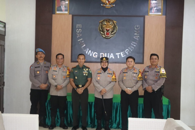 Silaturahmi dengan Dandim 0620/Kabupaten Cirebon, Kapolresta Cirebon Siap Perkuat Sinergitas TNI – Polri