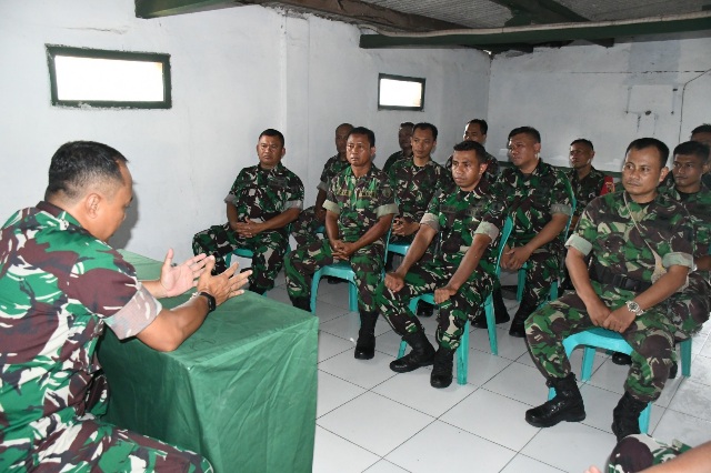 Kunjungi Koramil Jajaran Wilayah Kota Mojokerto, Dandim 0815/Mojokerto : Tekankan Netralitas TNI – Jaga Sinergitas Dengan Pemda & Polri