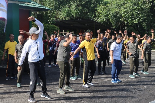 Kapolres Cirebon Kota Ikuti Olahraga Bersama TNI – POLRI di Kodim 0614/Kota Cirebon