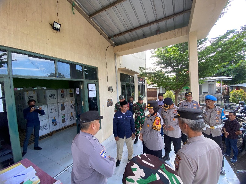 Kapolresta Cirebon Monitoring Pengamanan dalam Rapat Pleno PPK di Sejumlah Kecamatan