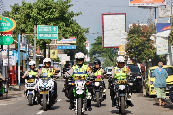 Sambang Kamtibmas, Kapolresta Cirebon Pimpin Patroli Sepeda Motor dan Pengecekan Polsek Jajaran