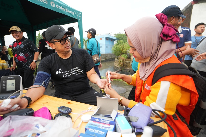 Cegah Banjir di Musim Penghujan, Mas Pj. Bersama ASN dan TP. PKK Gotong Royong Bersihkan Lingkungan