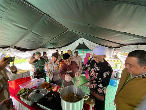 Forkopimda Kabupaten Cirebon Kompak Masak Bersama Hingga Patroli Ngabuburit dan Berbagi Sembako