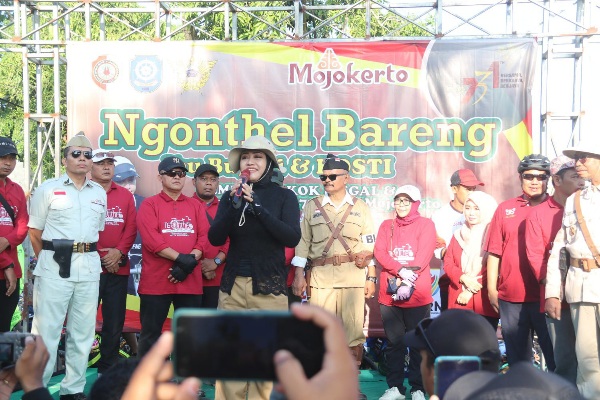 Gempur Rokok Ilegal, Ribuan Pesepeda Ramaikan Ngonthel Bareng Bupati Mojokerto