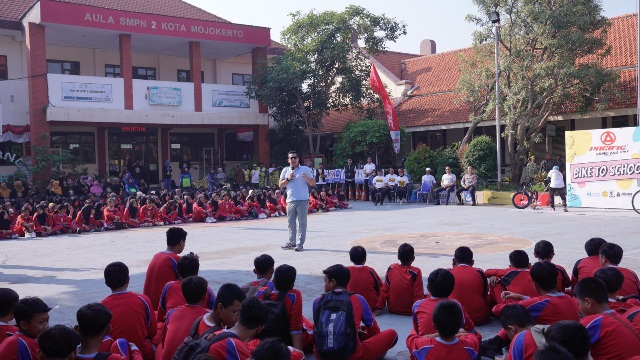 Mas Pj Wali Kota Mojokerto Ajak Pelajar Budayakan Bersepeda