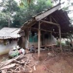 Nasib Rumah Lansia Di Desa Neglasari Roboh akibat Angin kencang