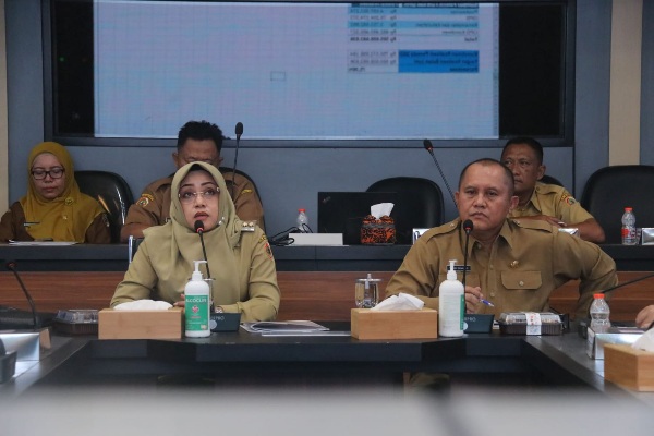 Bupati Ikfina Pimpin Rapat Monitoring Dan Evaluasi Transaksi PDN Dan UMK Dalam Rangka Insentif Fiskal Tahun Berjalan Tahun Anggaran 2024