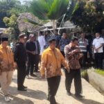 Jalan Longsor di batas Desa Ci panengah dan Cibodas Kec. Bojong Genteng di Tinjau BACALON Bupati Sukabumi  