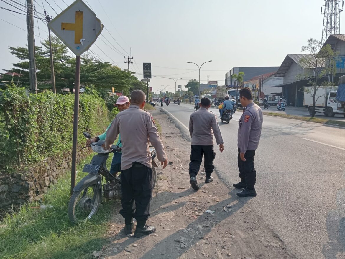 Respon Cepat Polsek Depok Terhadap Pengendara Sepeda Motor yang Melawan Arus