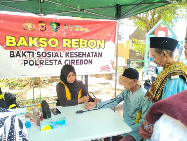 Bakso Rebon Polresta Cirebon Berikan Layanan Pemeriksaan Kesehatan Gratis kepada Masyarakat