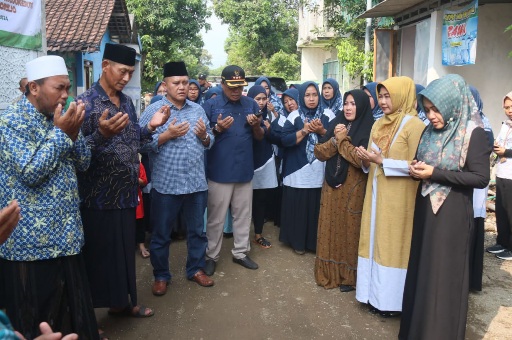 Bupati Ikfina Serahkan 22 Sapi Buat Kurban Idul Adha