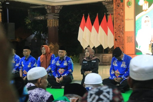 Sambut Kedatangan Jemaah Haji Kabupaten Mojokerto, Bupati Ikfina Doakan Jadi Haji Mabrur