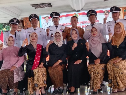 Perpanjangan Masa Jabatan 299 Kepala Desa Se-Kabupaten Mojokerto Di Kukuhkan Bupati Ikfina