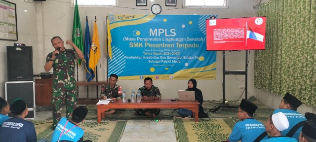 MPLS SMK Pesantren Terpadu Darut Taqwa, Babinsa Koramil 0815/14 Dlanggu Ajarkan Wasbang