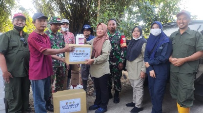 Sasaran Non Fisik TMMD Reguler Ke – 121 Kodim 0815/Mojokerto Warga Desa Bandung Terima Penyuluhan Kesehatan Ternak