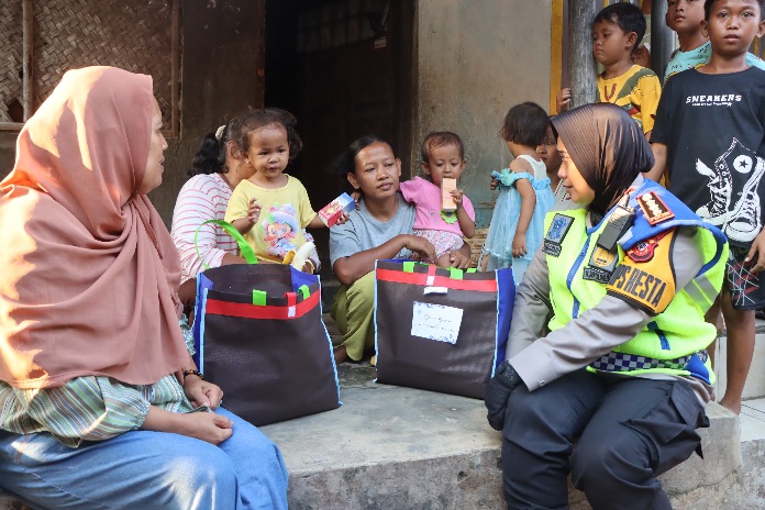 Kapolresta Cirebon Berikan Bantuan kepada Anak Asuh Stunting